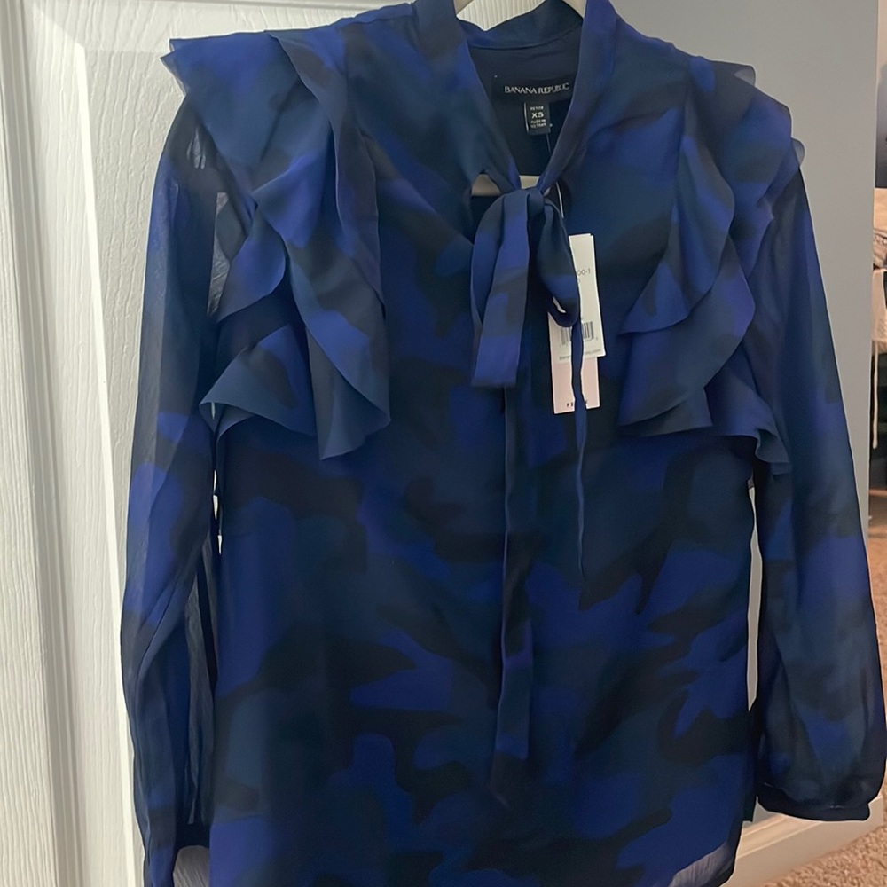 Gorgeous blouse from Banana Republic. New with tags
